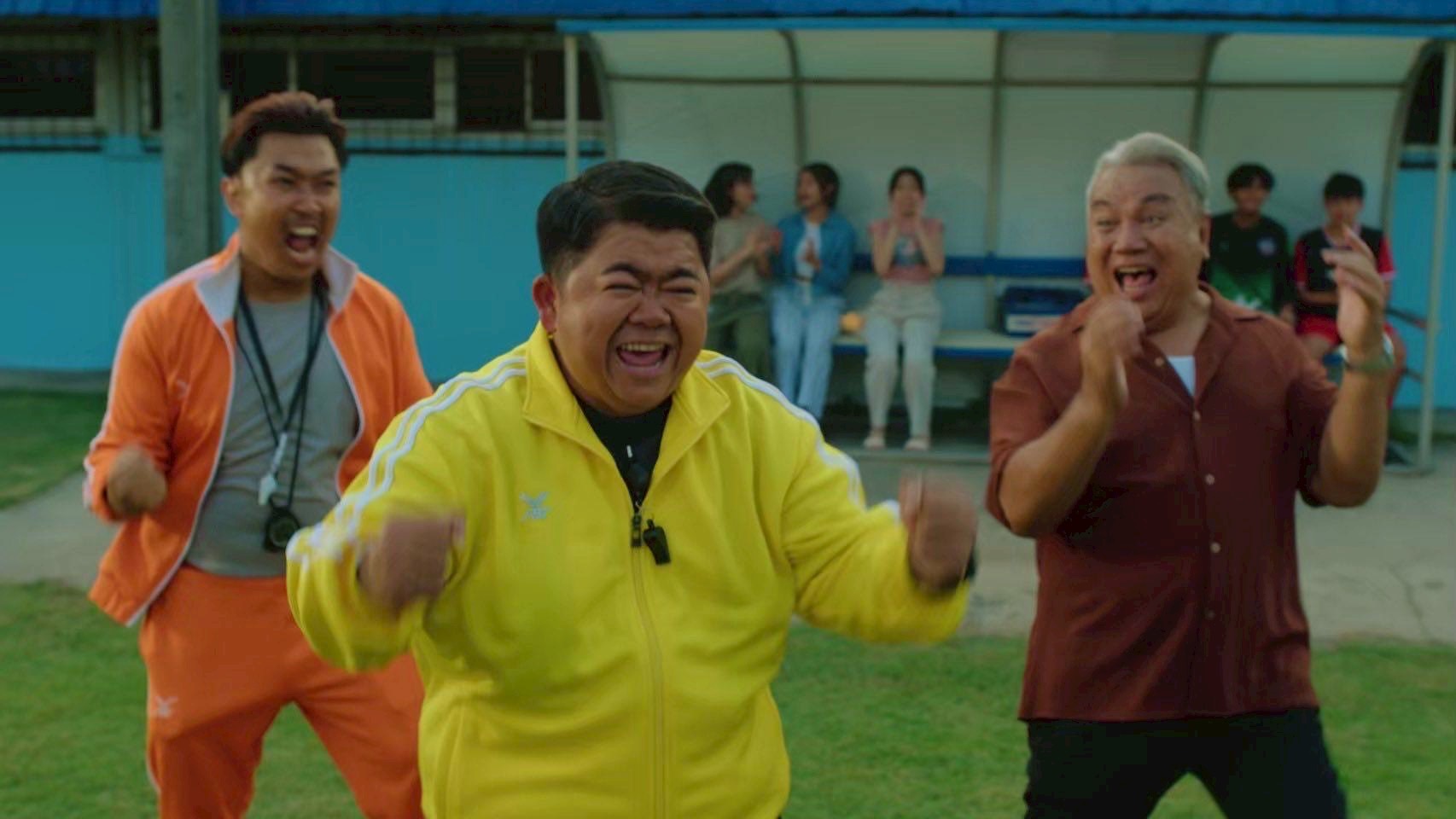 ตะลุยถ่ายทา ภ.ซีรีส์ “คู่เตะแข้งบิน” จนปิดกล้องเรียบร้อยท่ามกลางสายฝนกระหน่า เตรียมออนแอร์ซีรี่ส์น้าดี ปลาย สิงหาคม นี้